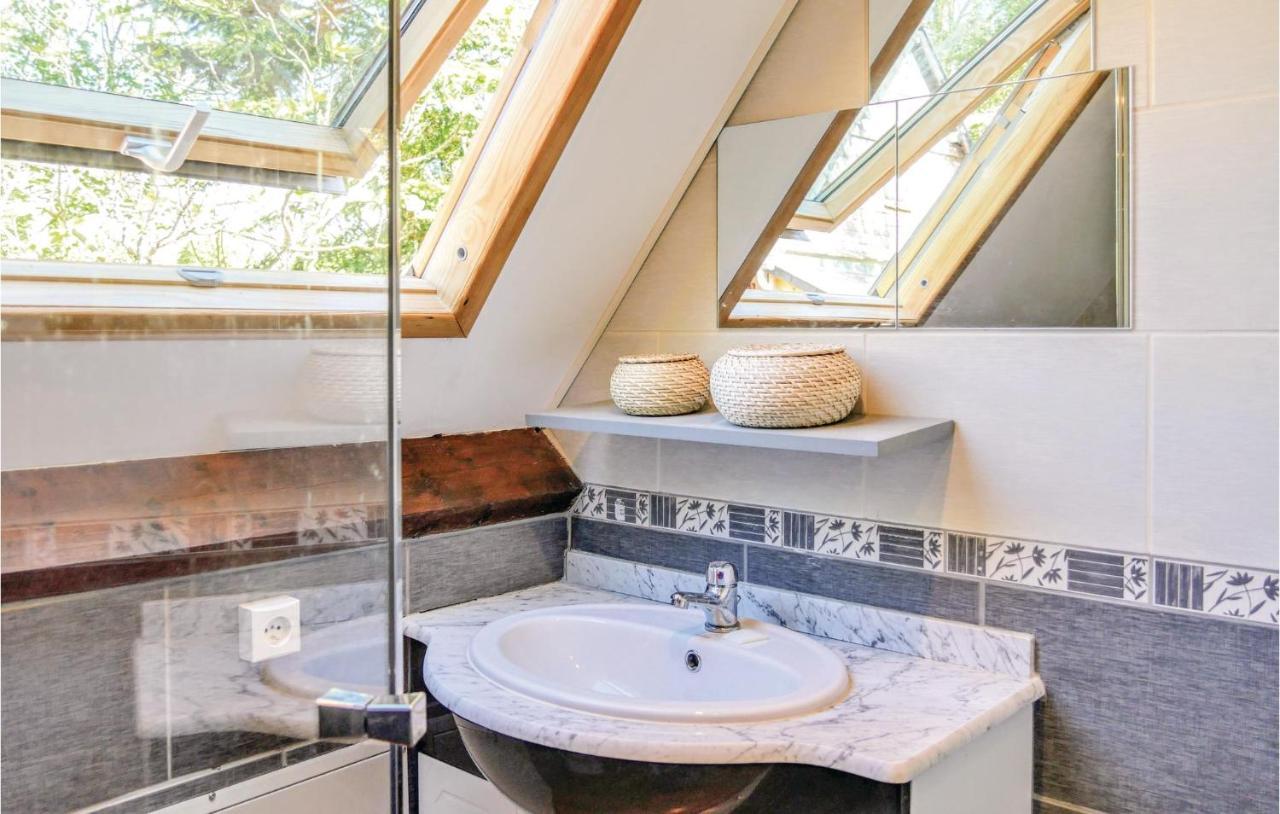 Awesome Apartment In Vasteville With Kitchenette Εξωτερικό φωτογραφία