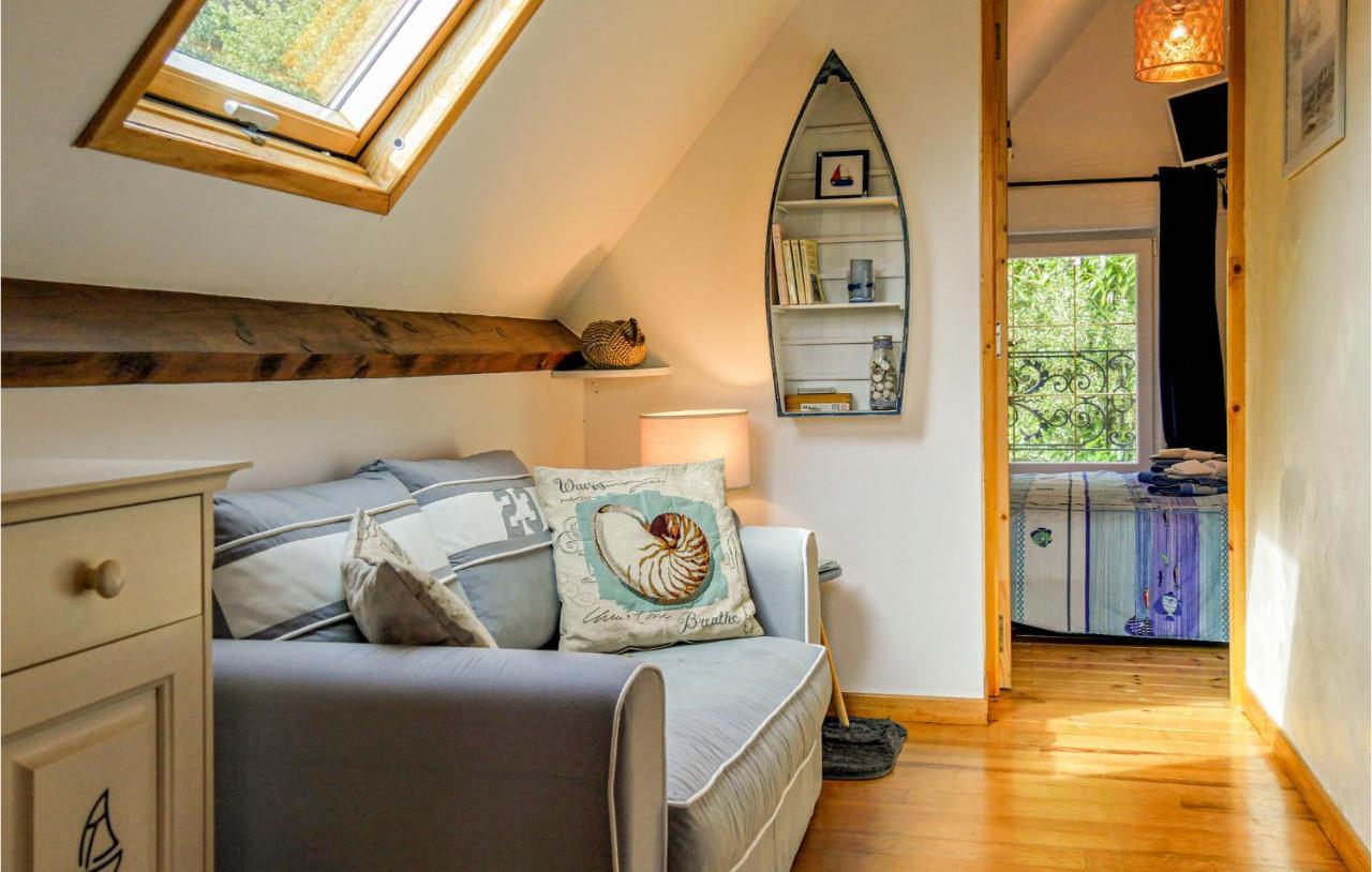 Awesome Apartment In Vasteville With Kitchenette Εξωτερικό φωτογραφία